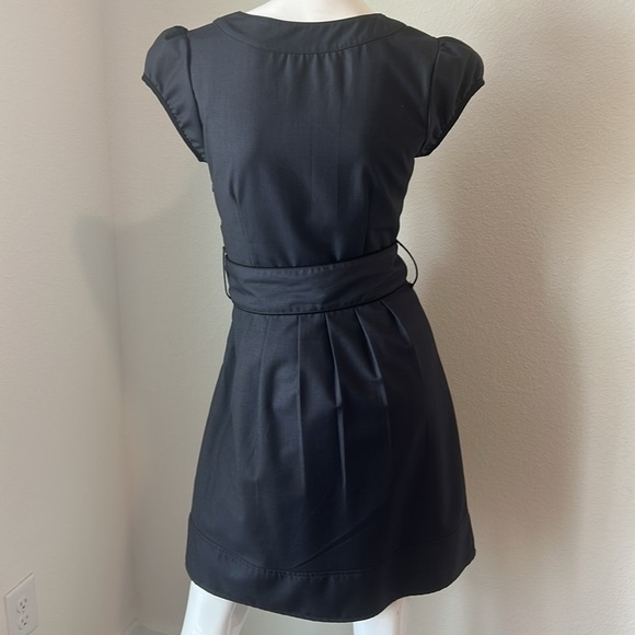 Emmelee women’s sleeveless pleated gray dress with black trim Size S - Picture 6 of 11